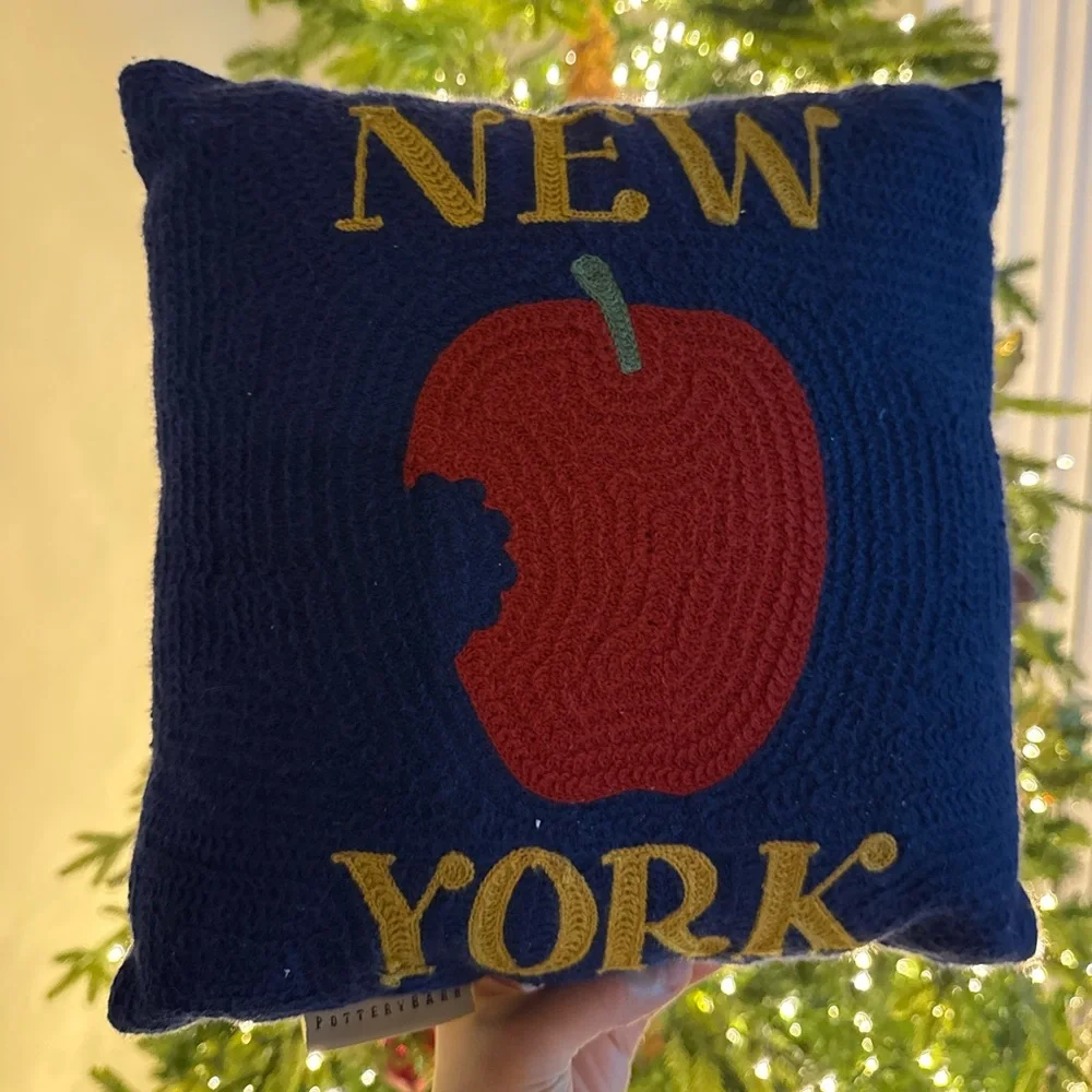 Pottery Barn New‎ York Apple Pillow 12x12 Embroidered Cotton